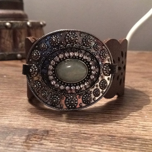 Leather cuff bracelet with bling - Picture 1 of 3